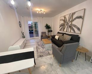 Sala d'estar de Apartament de lloguer en Marbella amb Aire condicionat, Terrassa i Piscina