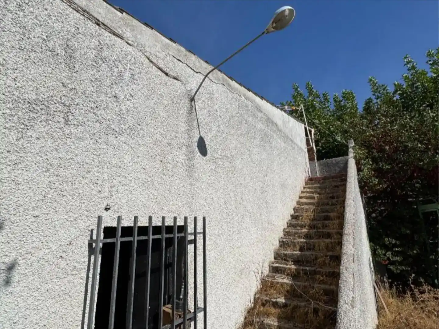 Vista exterior de Pis en venda en Escalona amb Aire condicionat, Jardí privat i Parquet
