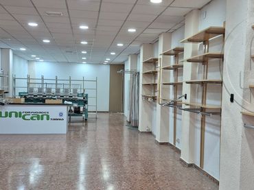 Locale commerciale in affitto a Calle Floranes