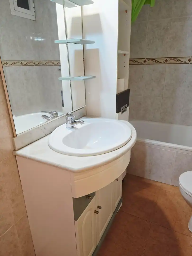 Bany de Apartament en venda en Benidorm amb Aire condicionat, Moblat i Piscina comunitària