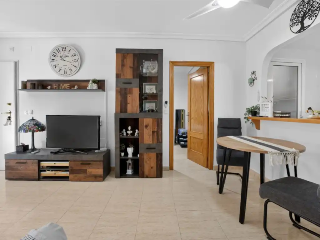 Sala d'estar de Casa o xalet en venda en Orihuela amb Aire condicionat, Jardí privat i Piscina comunitària