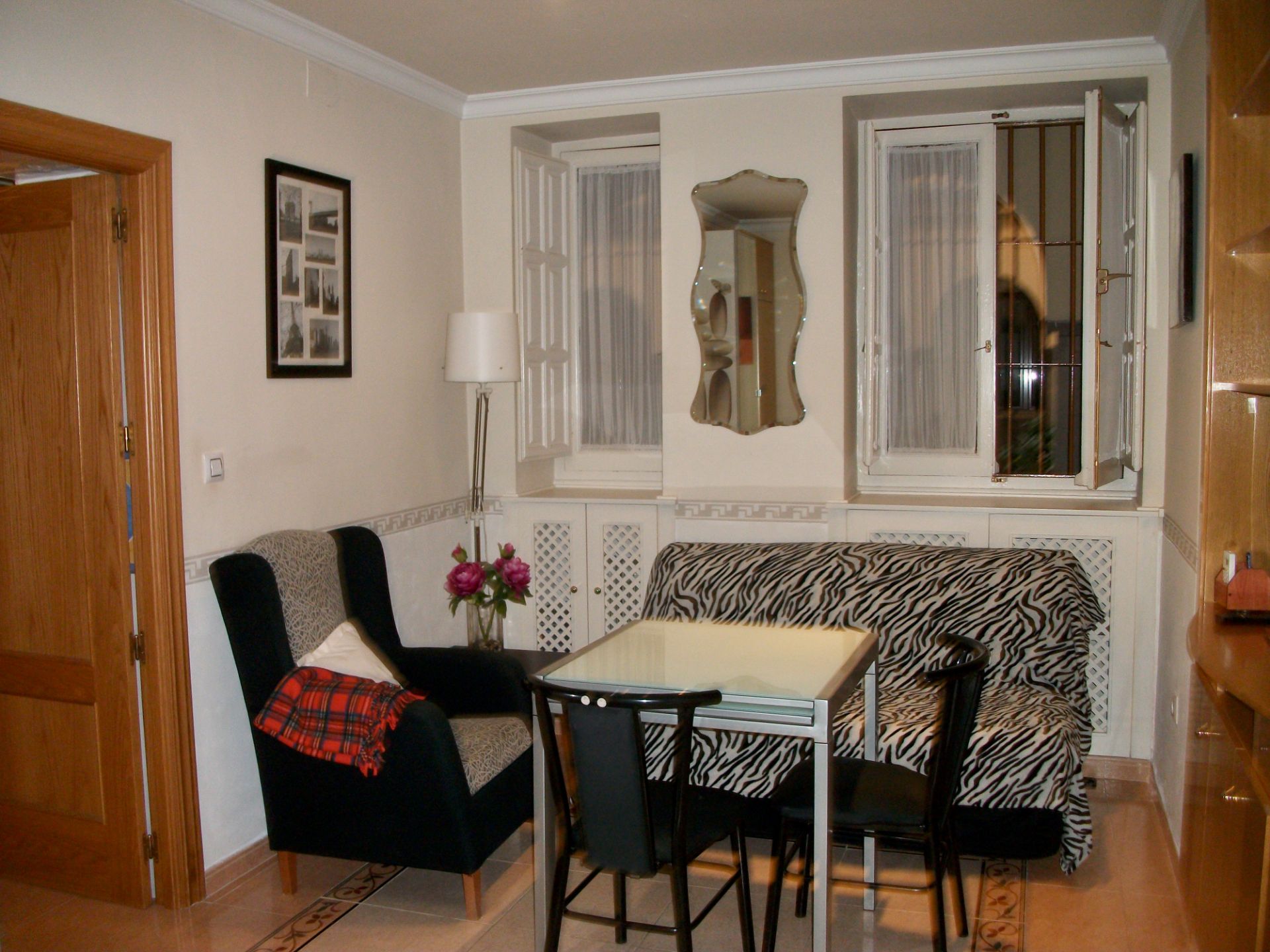 Living room of Apartment to rent in  Granada Capital  with Air Conditioner, Heating and Furnished