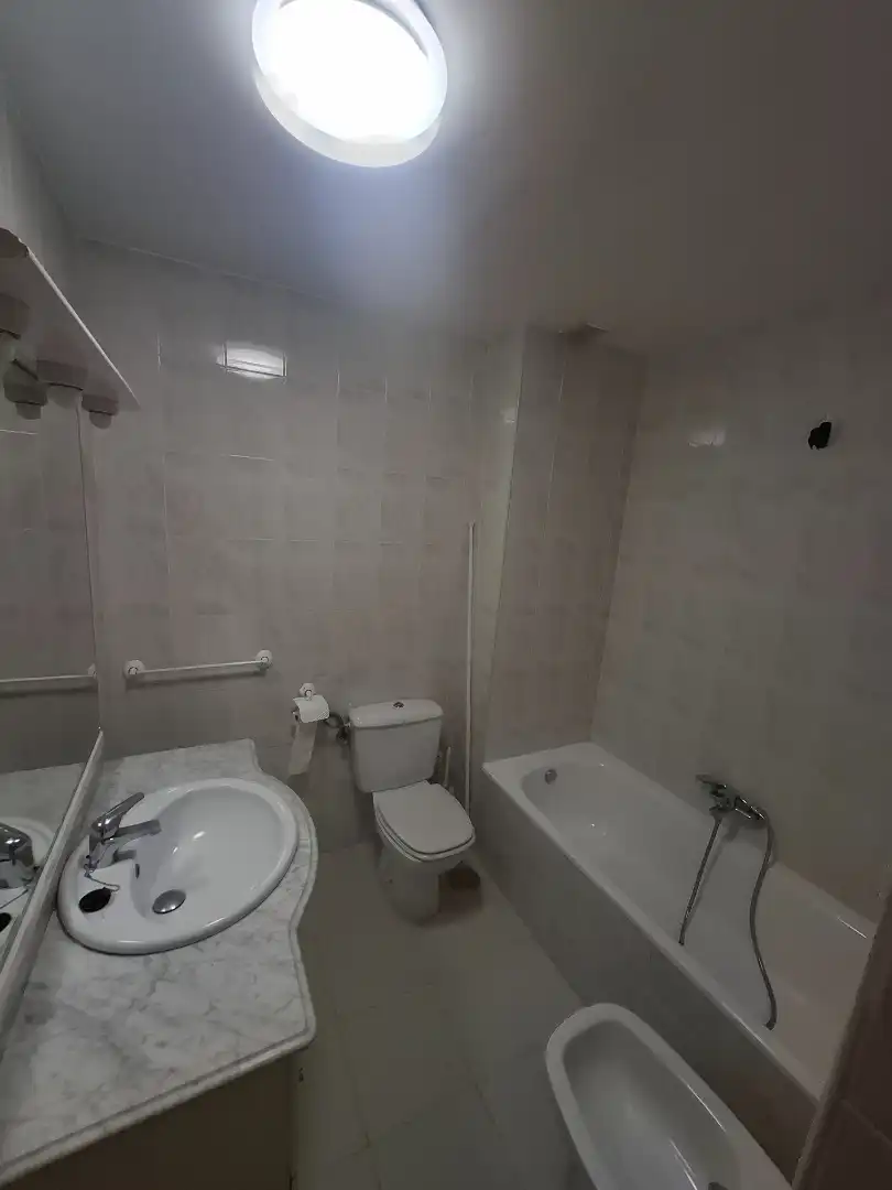 Baño de Casa adosada de alquiler en Villaviciosa de Odón con Aire acondicionado, Calefacción y Jardín privado