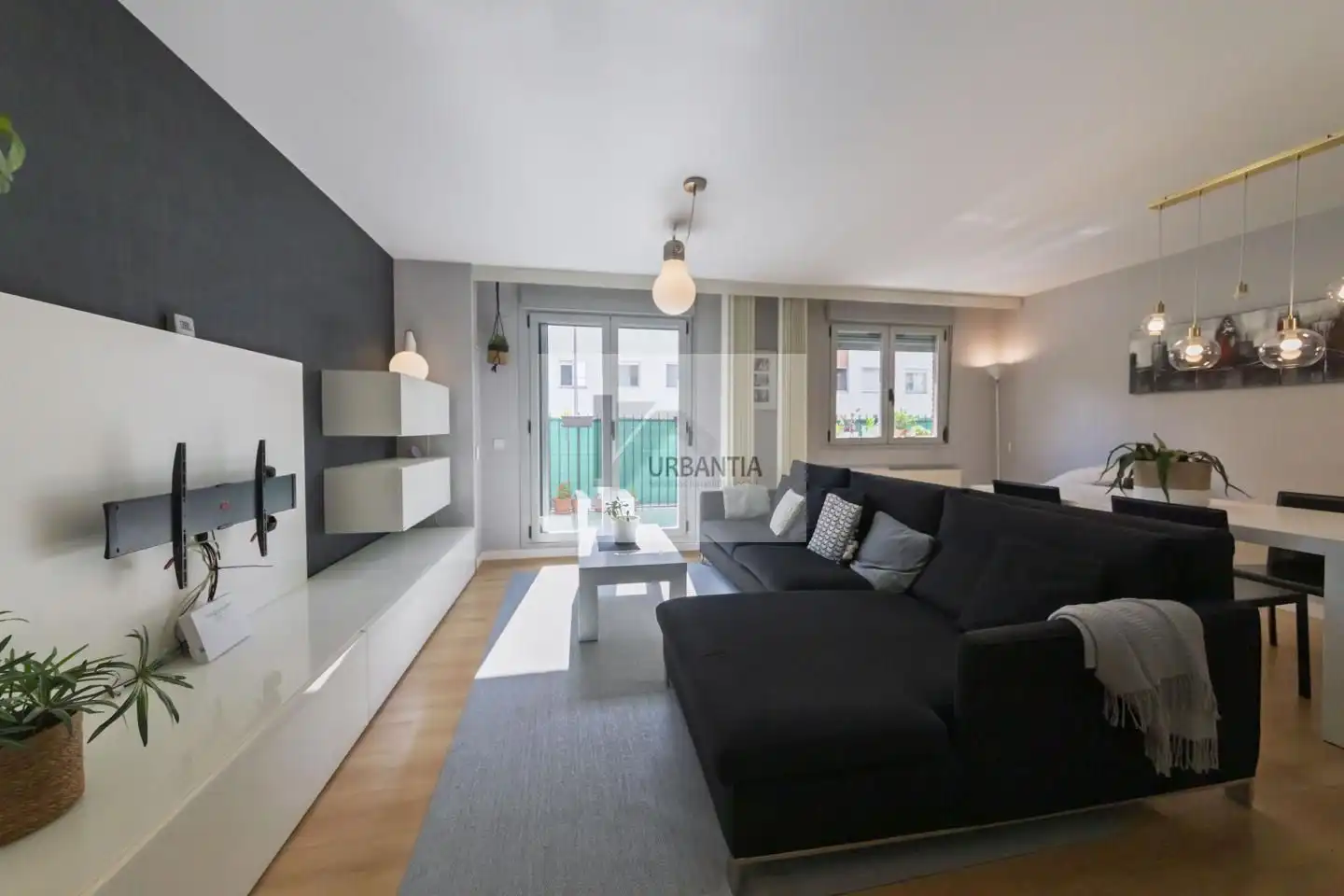 Sala d'estar de Planta baixa en venda en Orkoien amb Calefacció, Parquet i Terrassa