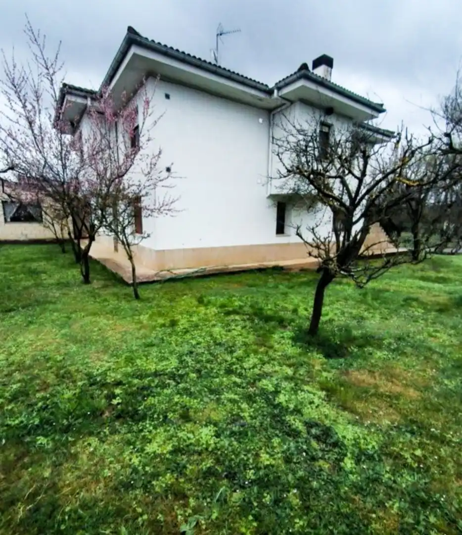 Casa o chalet en venta en Medina de Pomar con Calefacción, Jardín privado y Terraza