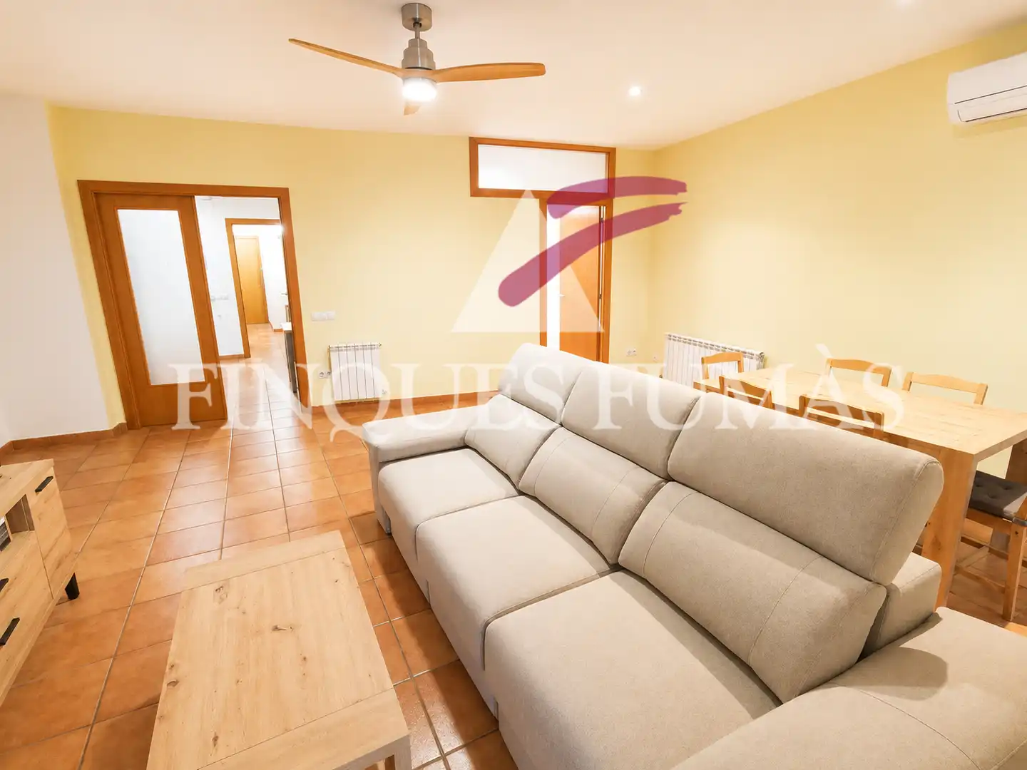 Sala de estar de Piso en venta en Cervera con Aire acondicionado, Calefacción y Amueblado