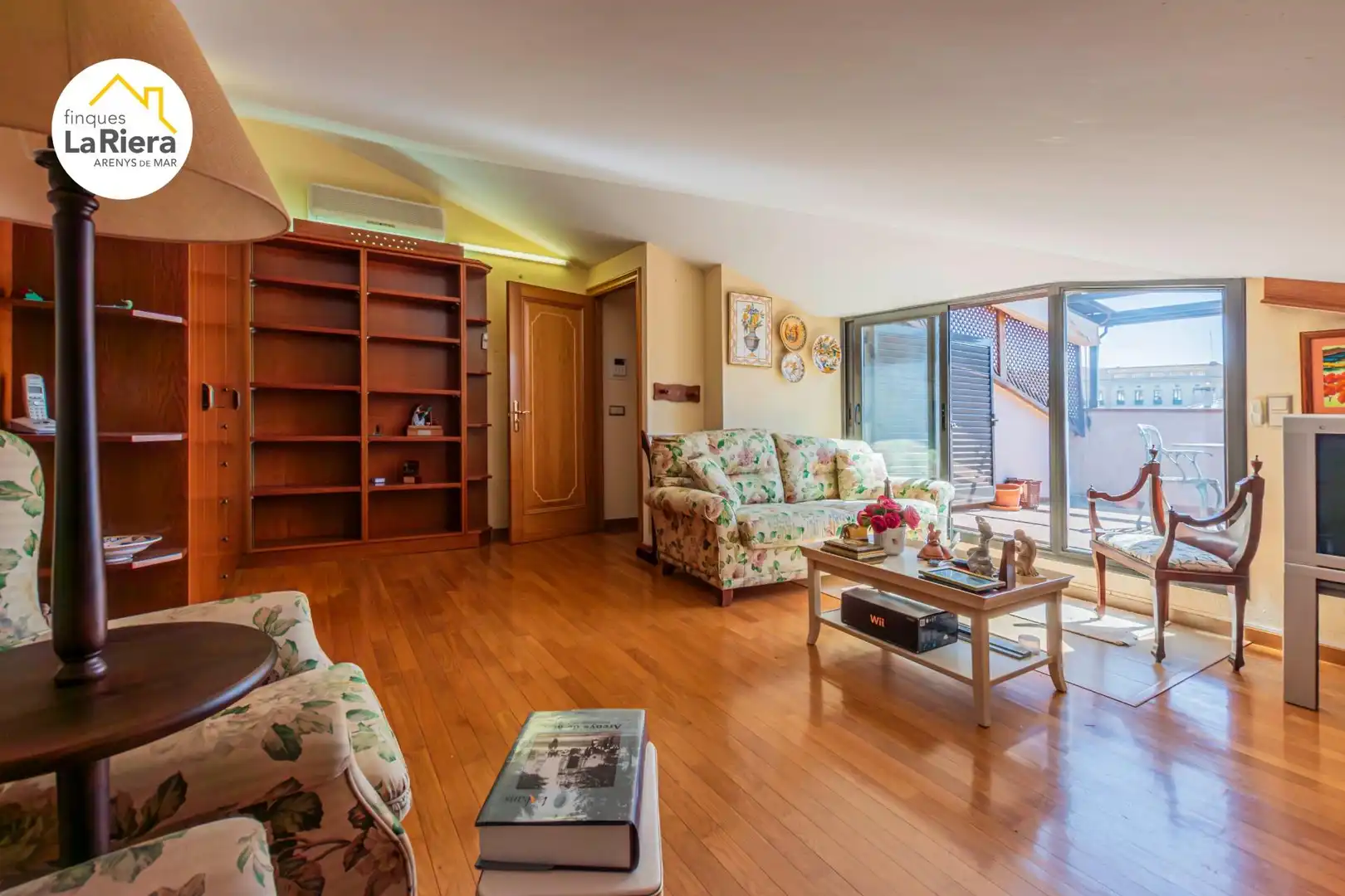 Sala de estar de Ático en venta en Arenys de Mar con Aire acondicionado, Calefacción y Parquet