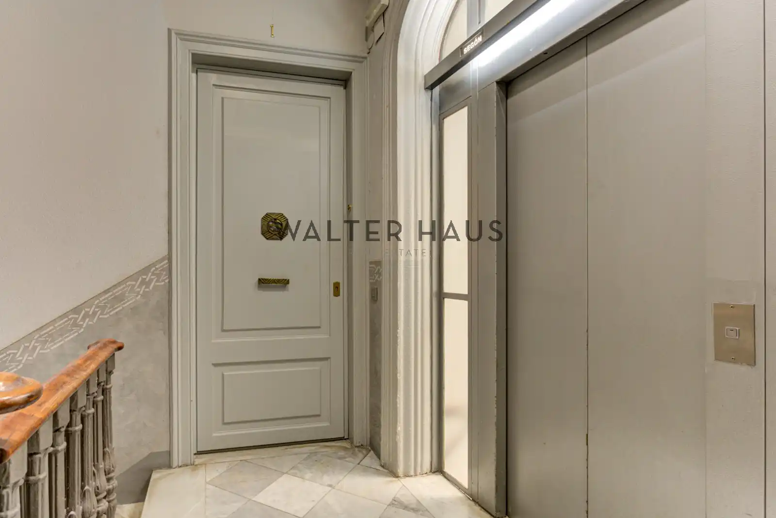 Flat for sale in Barcelona  with Air Conditioner, Heating and Oven