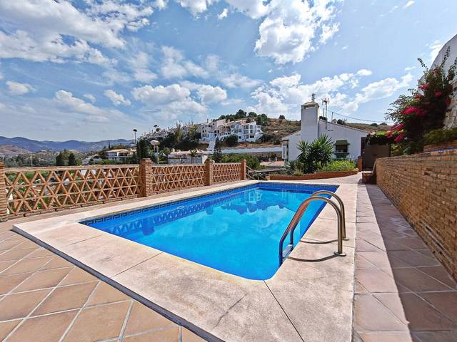 Casa-chalet en Venta en Calle  Mina del Candado en El Candado