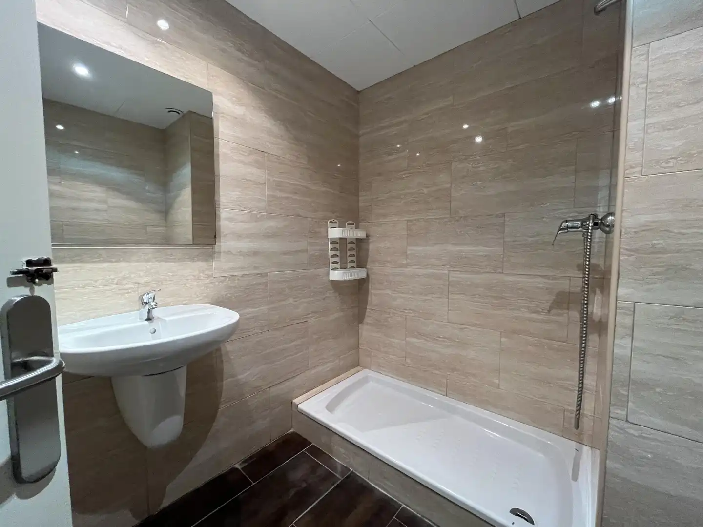 Badezimmer von Wohnung zum Verkauf in Girona mit Heizung und Parkett
