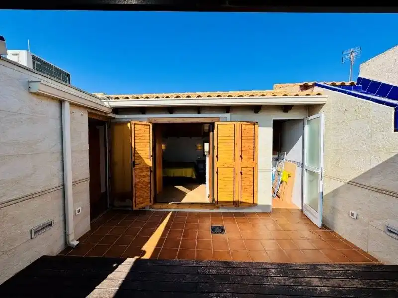 Vista exterior de Dúplex en venda en Guardamar del Segura amb Aire condicionat, Terrassa i Traster