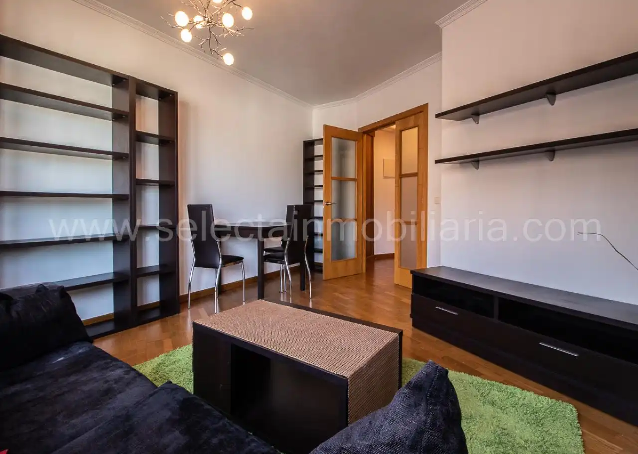 Sala d'estar de Apartament de lloguer en Pontevedra Capital  amb Calefacció, Traster i Moblat
