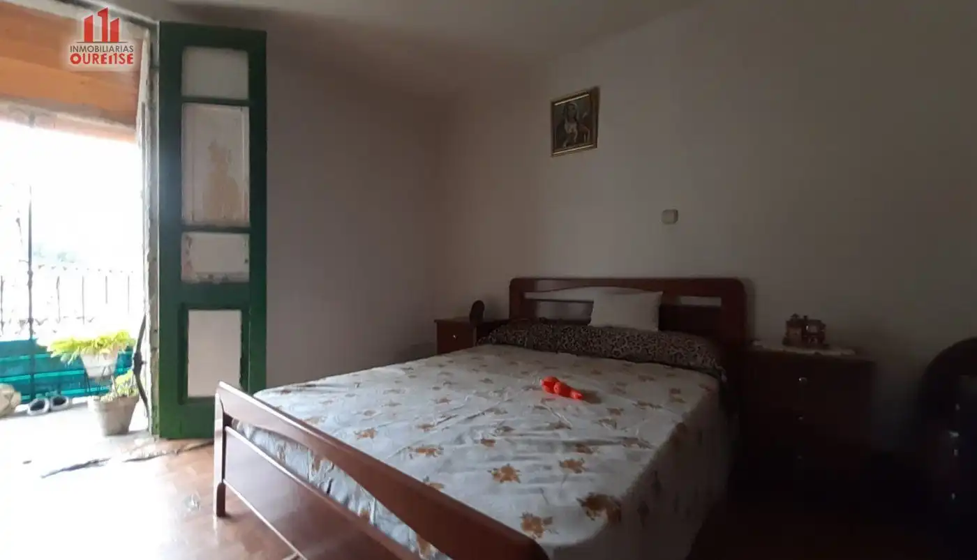 Schlafzimmer von Haus oder Chalet zum Verkauf in Ourense Capital  mit Balkon