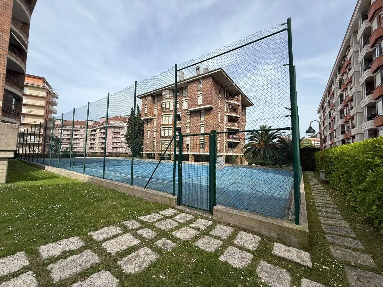 Parking de Piso en venta en Castro-Urdiales con Calefacción, Parquet y Piscina comunitaria
