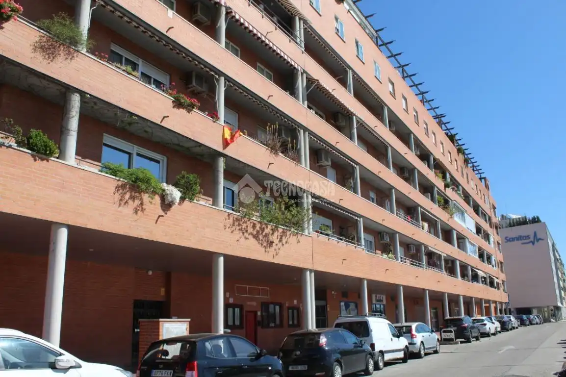 Vista exterior de Pis en venda en Alcalá de Henares amb Aire condicionat, Calefacció i Terrassa