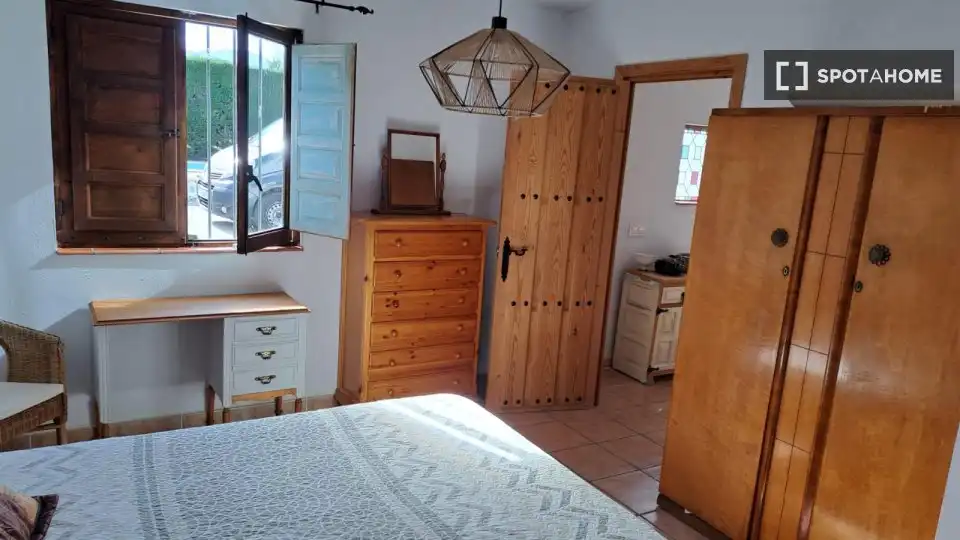 Habitación de Apartamento para compartir en Villanueva del Trabuco con Aire acondicionado, Terraza y Amueblado