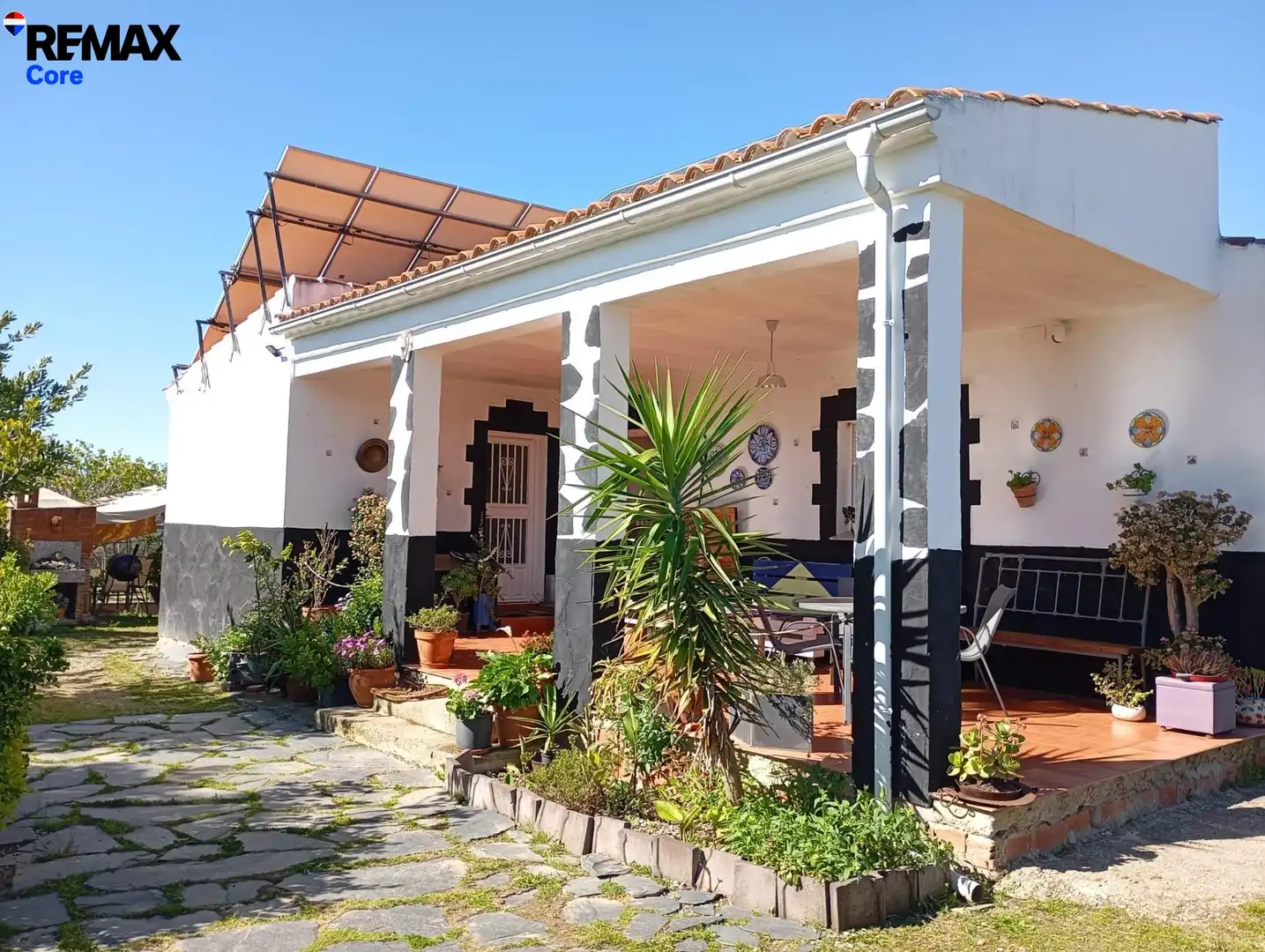 Vista exterior de Casa o xalet en venda en Cáceres amb Aire condicionat, Calefacció i Jardí privat