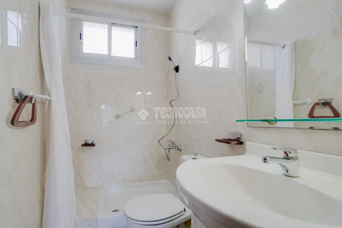 Baño de Piso en venta en Sant Vicenç Dels Horts con Aire acondicionado y Alarma