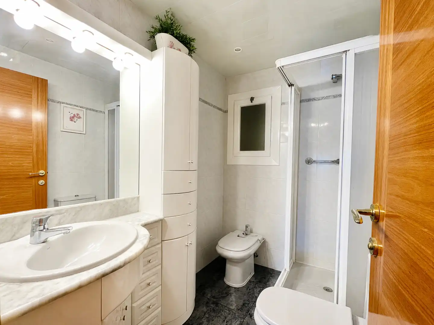 Badezimmer von Dachboden zum Verkauf in Caldes d'Estrac mit Klimaanlage, Heizung und Terrasse