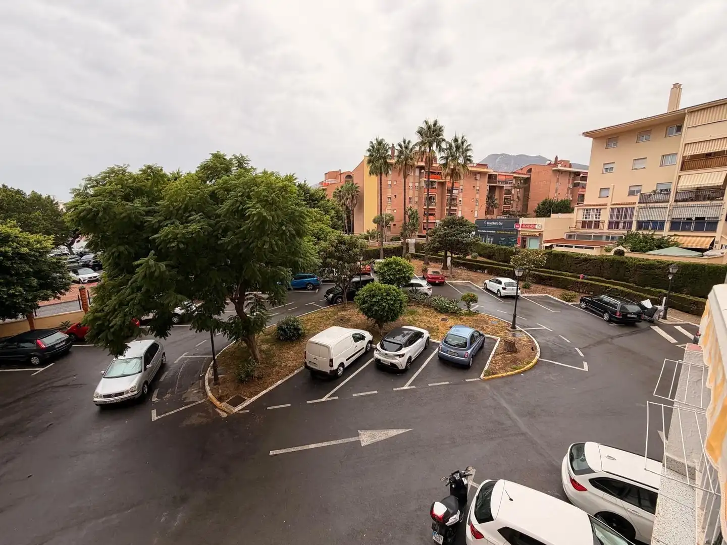 Parking of Apartments for rent in Solymar