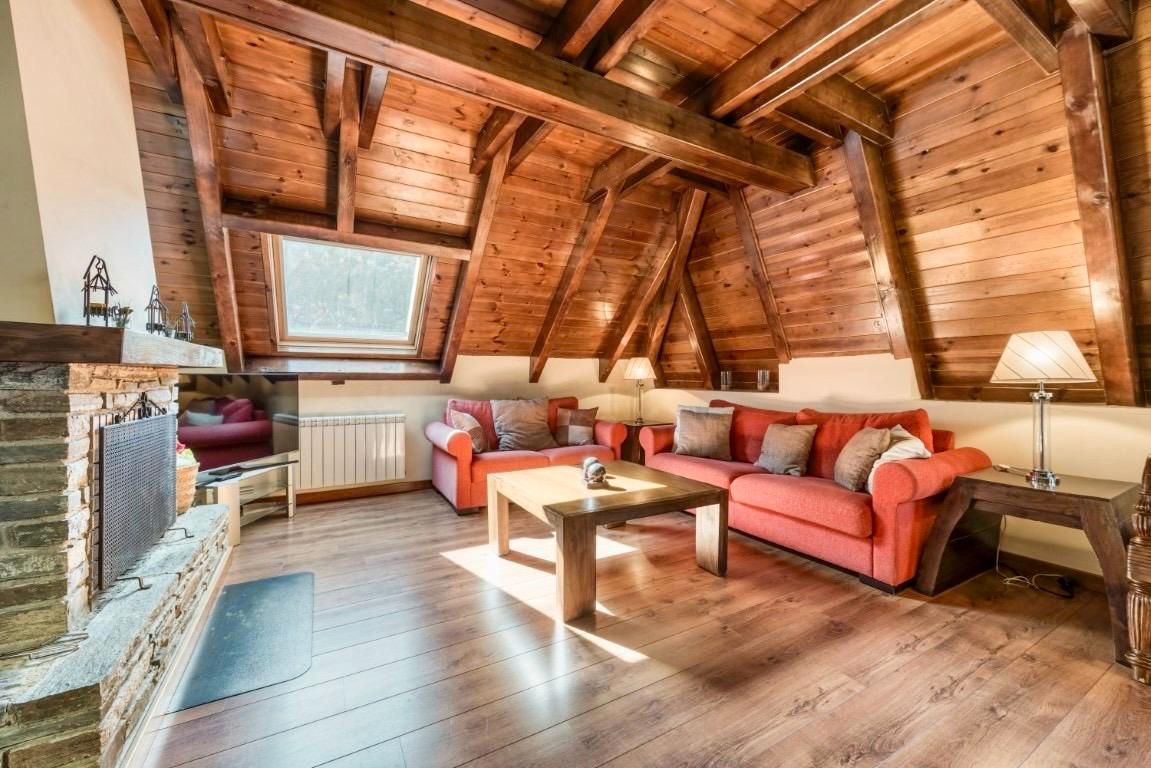 Living room of Flat to rent in Vielha e Mijaran  with Heating, Parquet flooring and Furnished