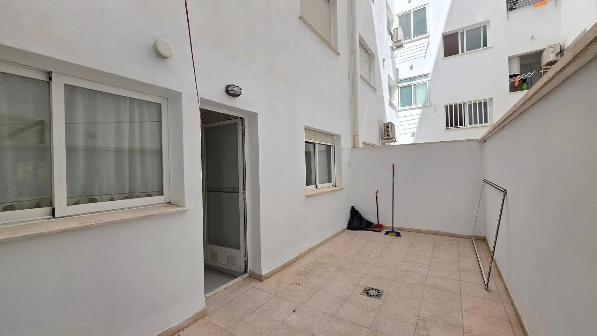 Vista exterior de Piso en venta en Gandia con Terraza, Trastero y Piscina comunitaria