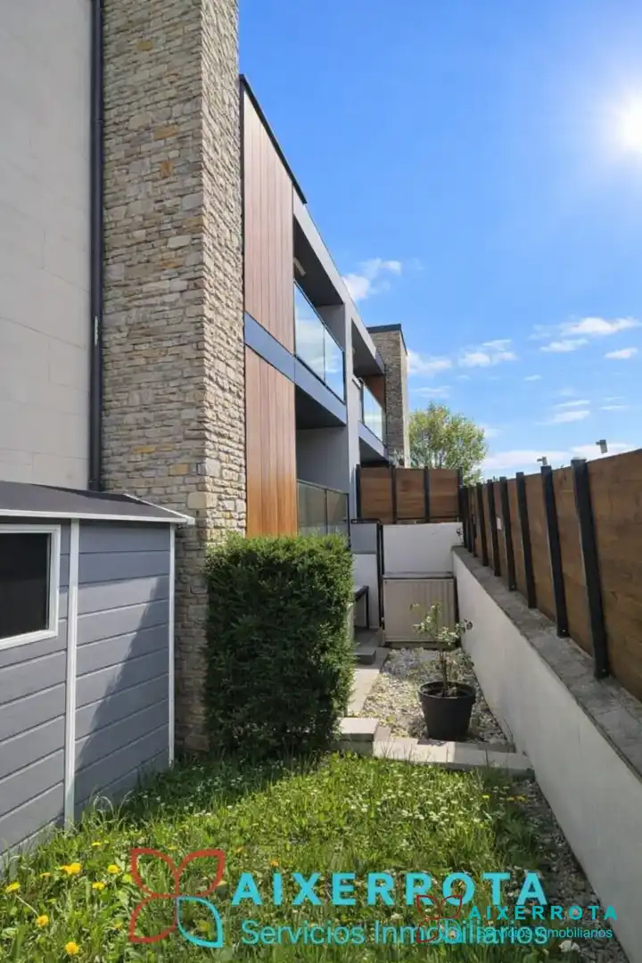 Vista exterior de Pis en venda en Getxo  amb Calefacció, Jardí privat i Terrassa