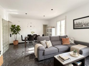 Piso con balcón en venta en Les Roquetes