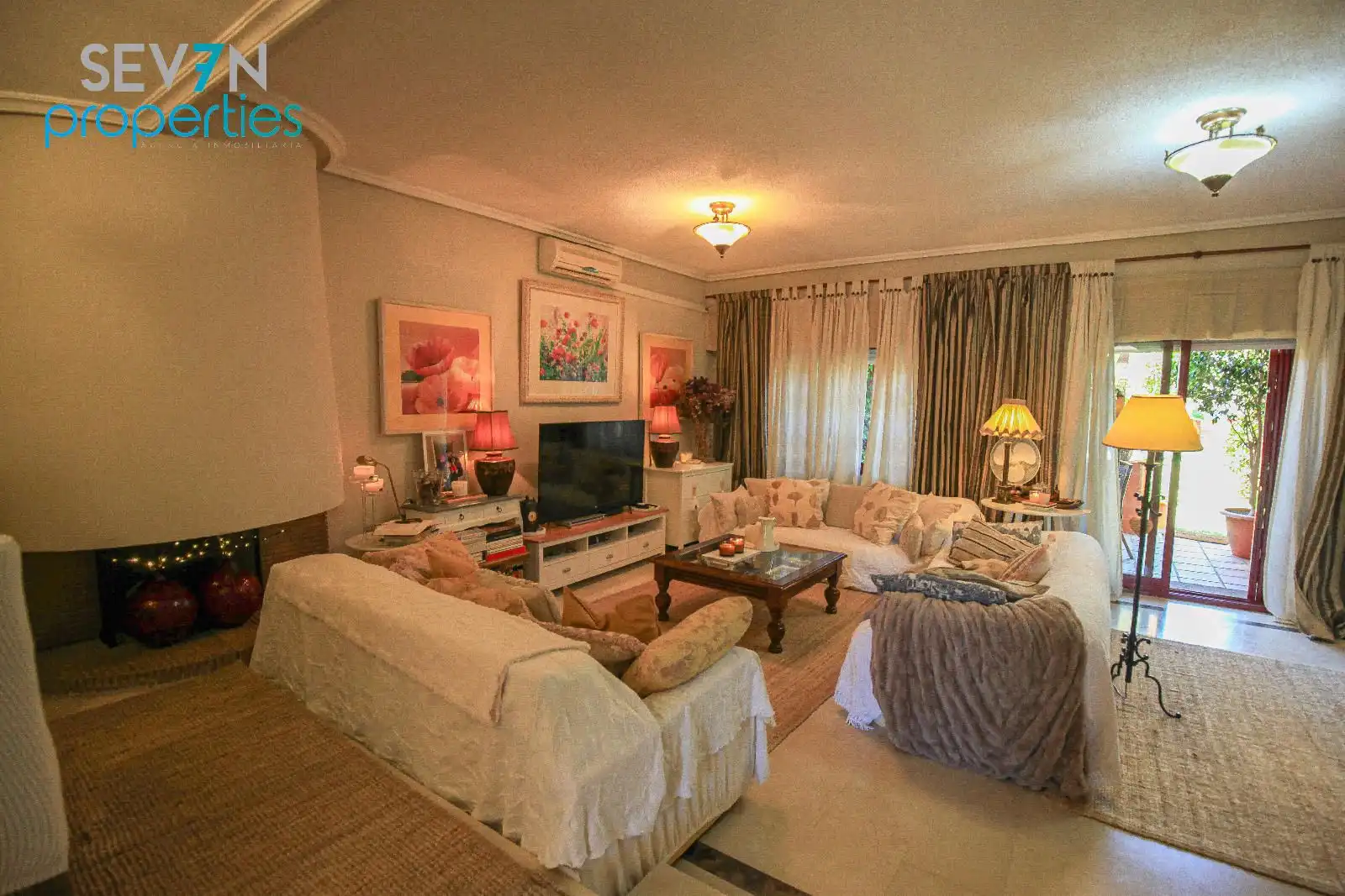 Sala de estar de Casa adosada en venta en Alicante / Alacant con Aire acondicionado, Calefacción y Piscina