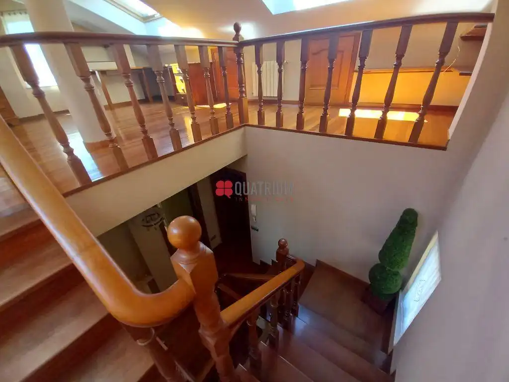 Casa o chalet de alquiler en Santiago de Compostela  con Calefacción, Jardín privado y Trastero