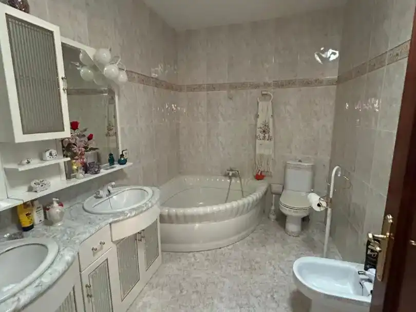 Baño de Piso en venta en Siruela con Aire acondicionado, Amueblado y Balcón