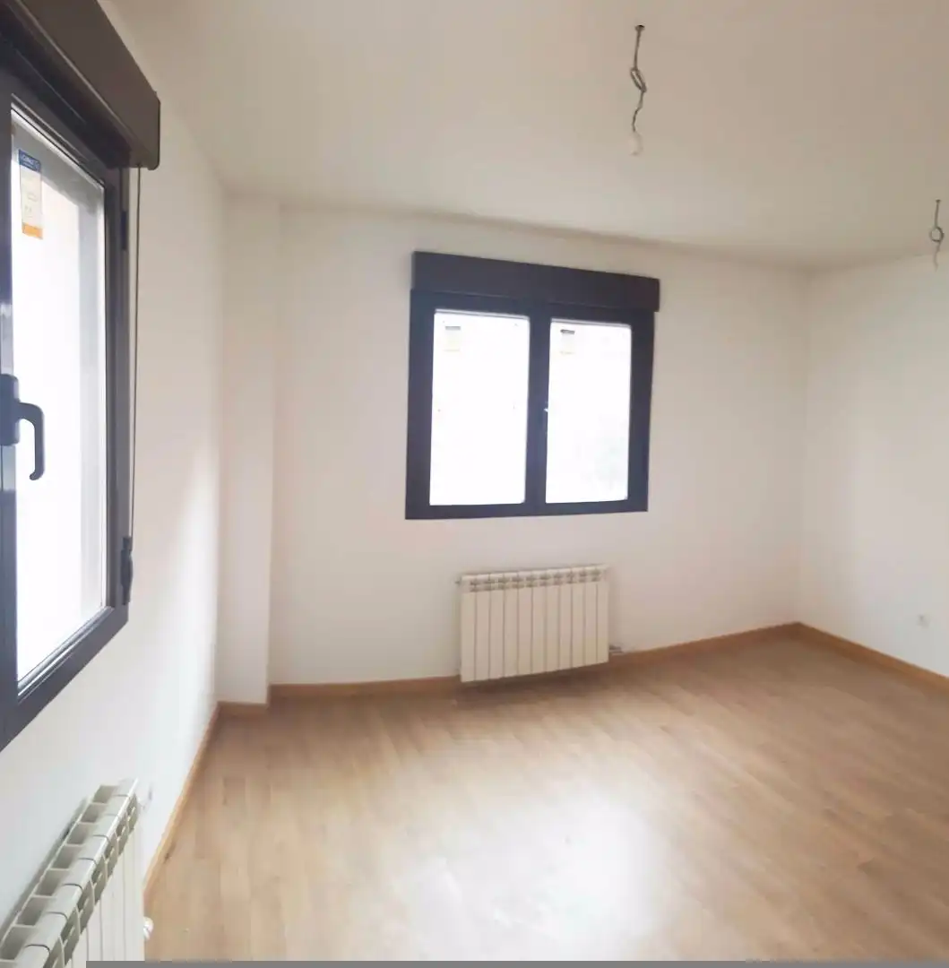 Habitación de Apartamento en venta en Tudela de Duero con Calefacción, Parquet y Trastero