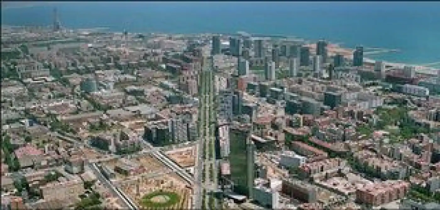 Vista exterior de Edifici en venda en Barcelona