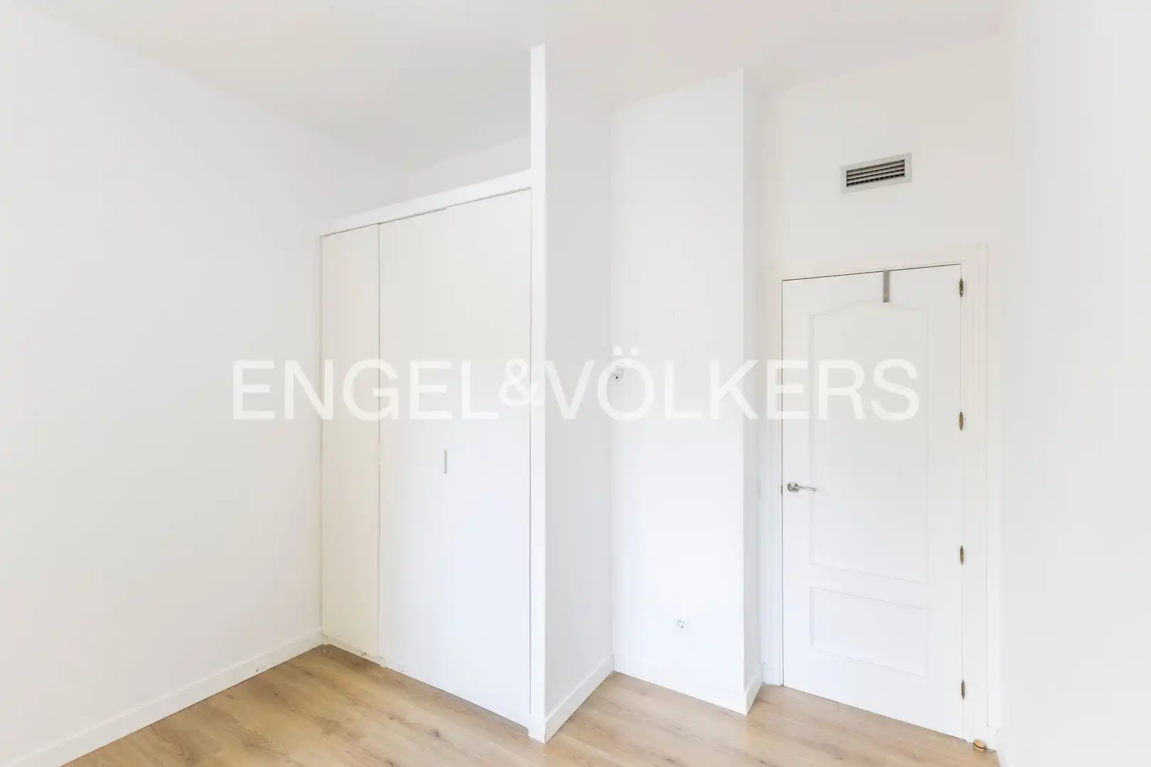 Schlafzimmer von Wohnung zur Miete in Madrid mit Klimaanlage, Heizung und Parkett