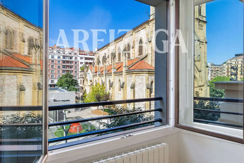 Vista exterior de Piso en venta en Gros