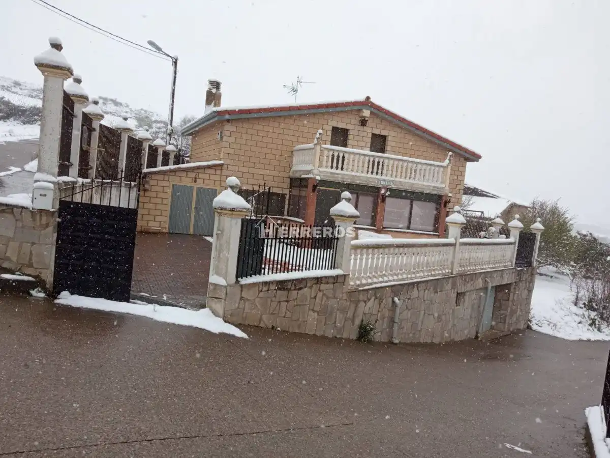 Vista exterior de Casa o xalet en venda en Lanciego / Lantziego amb Calefacció, Terrassa i Traster