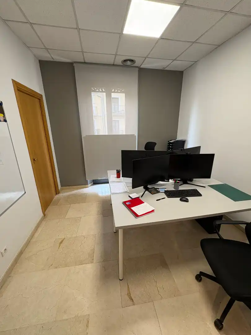 Oficina de alquiler en Avinguda de Sant Francesc, 4, Centre - Barri Vell