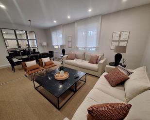 Living room of Flat to rent in  Madrid Capital  with Air Conditioner, Heating and Furnished