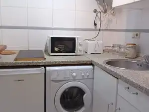 Cuina de Estudi de lloguer en Las Palmas de Gran Canaria amb Moblat, Rentadora i Microones