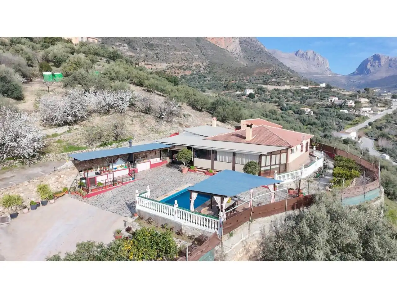 Vista exterior de Finca rústica en venta en Alcaucín con Terraza y Piscina