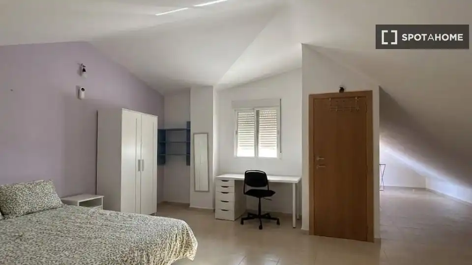 Bedroom of Flat for share in Benaguasil  with Air Conditioner, Heating and Furnished