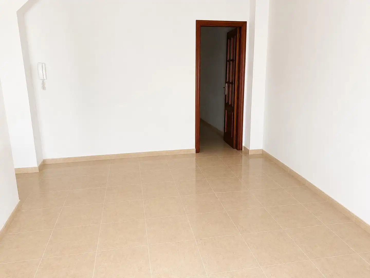 Piso en venta en Almería con Balcón y Alarma