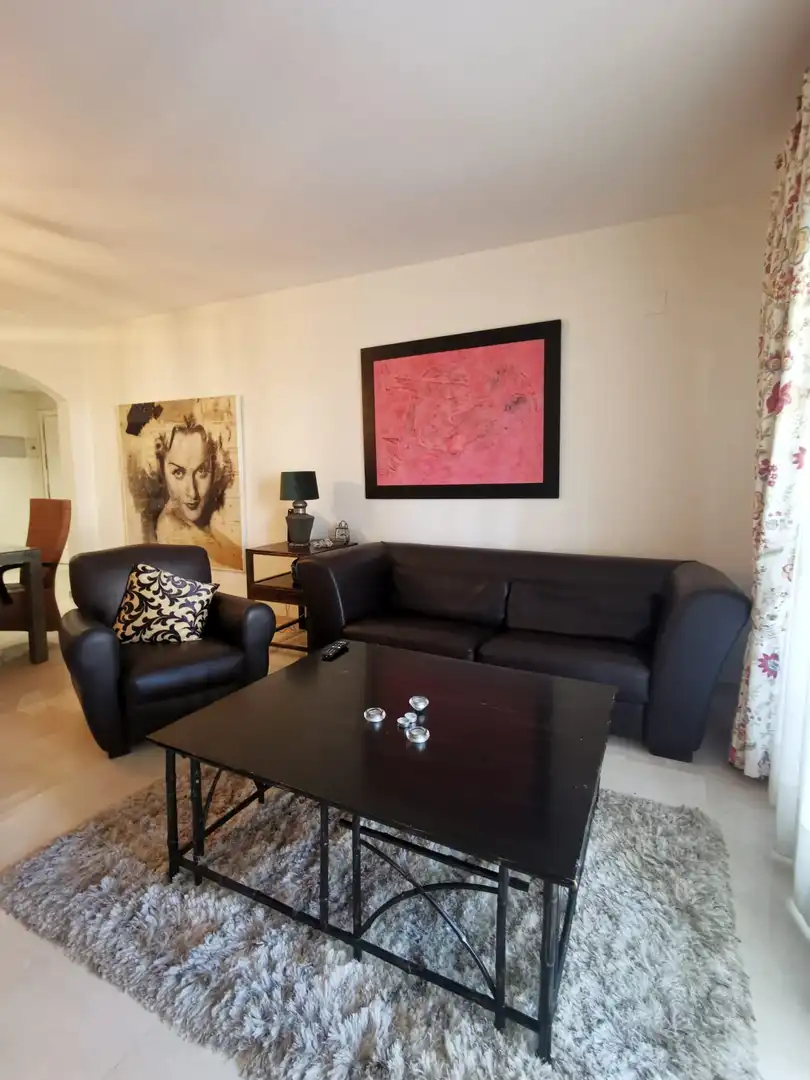 Sala de estar de Piso de alquiler en Marbella con Aire acondicionado, Terraza y Amueblado