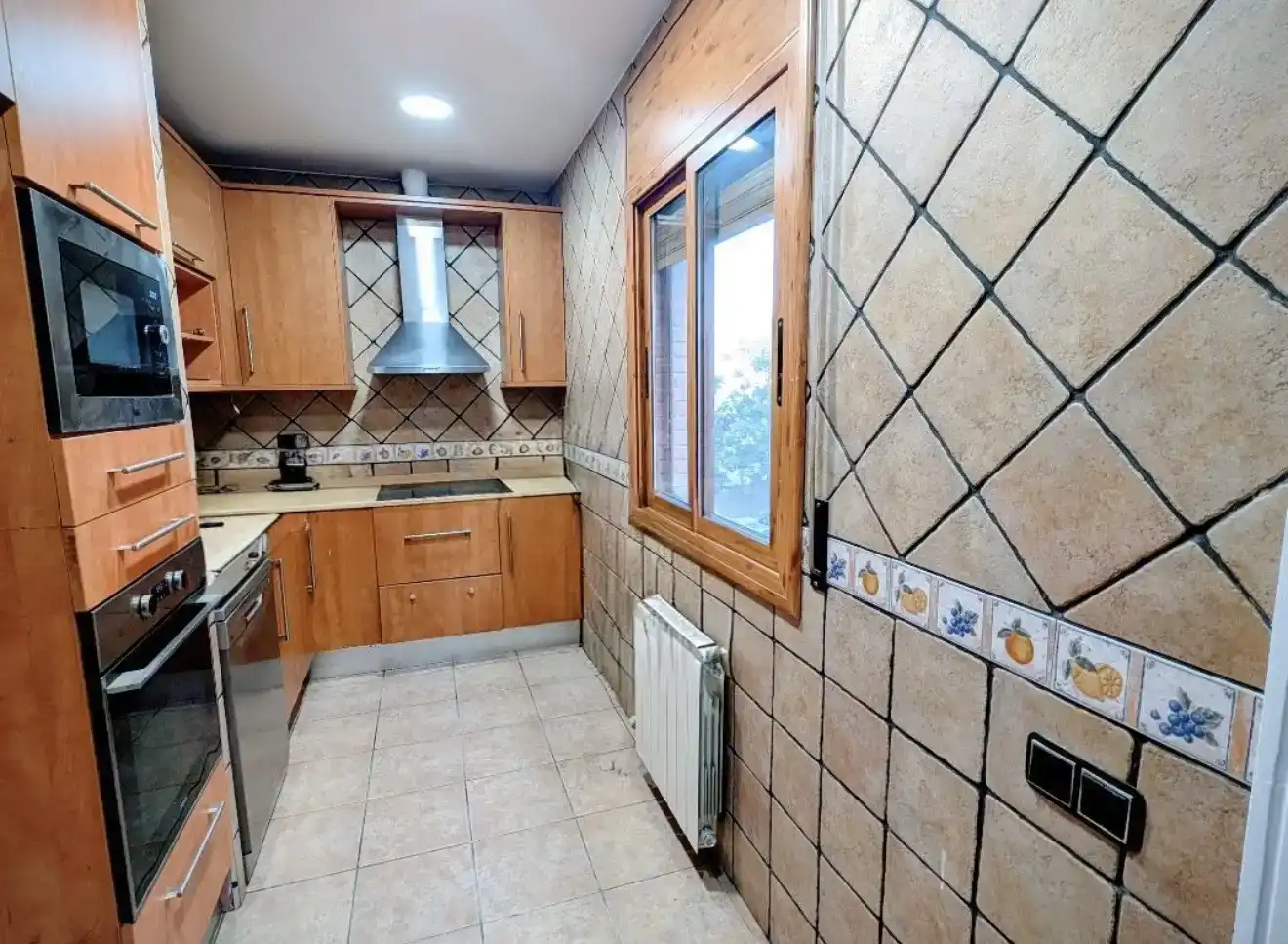 Cuina de Casa o xalet en venda en Santa Coloma de Gramenet amb Piscina i Balcó