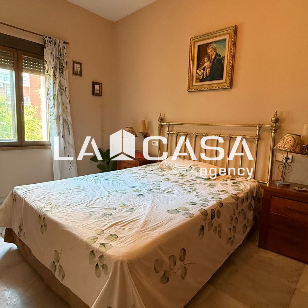 Bedroom of Flat for sale in  Sevilla Capital