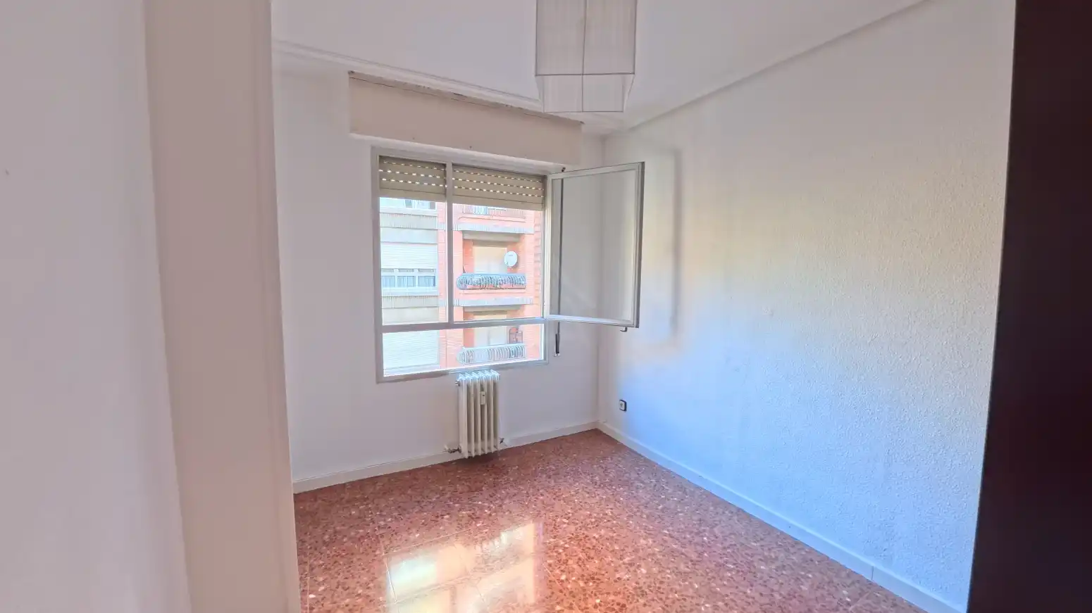 Habitación de Piso en venta en  Logroño con Calefacción, Parquet y Amueblado