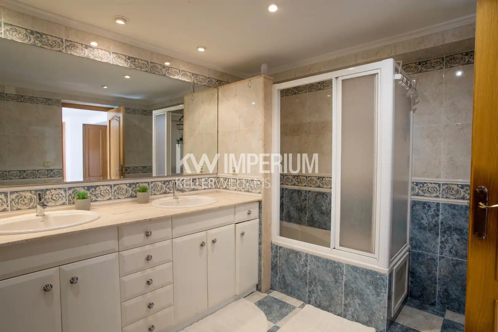 Baño de Piso de alquiler en Tarragona con Jardín privado, Terraza y Amueblado
