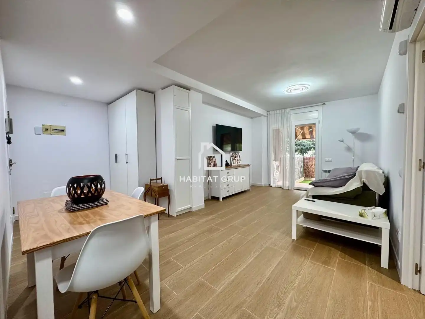 Living room of Flat for sale in Girona  with Air Conditioner, Heating and Private garden