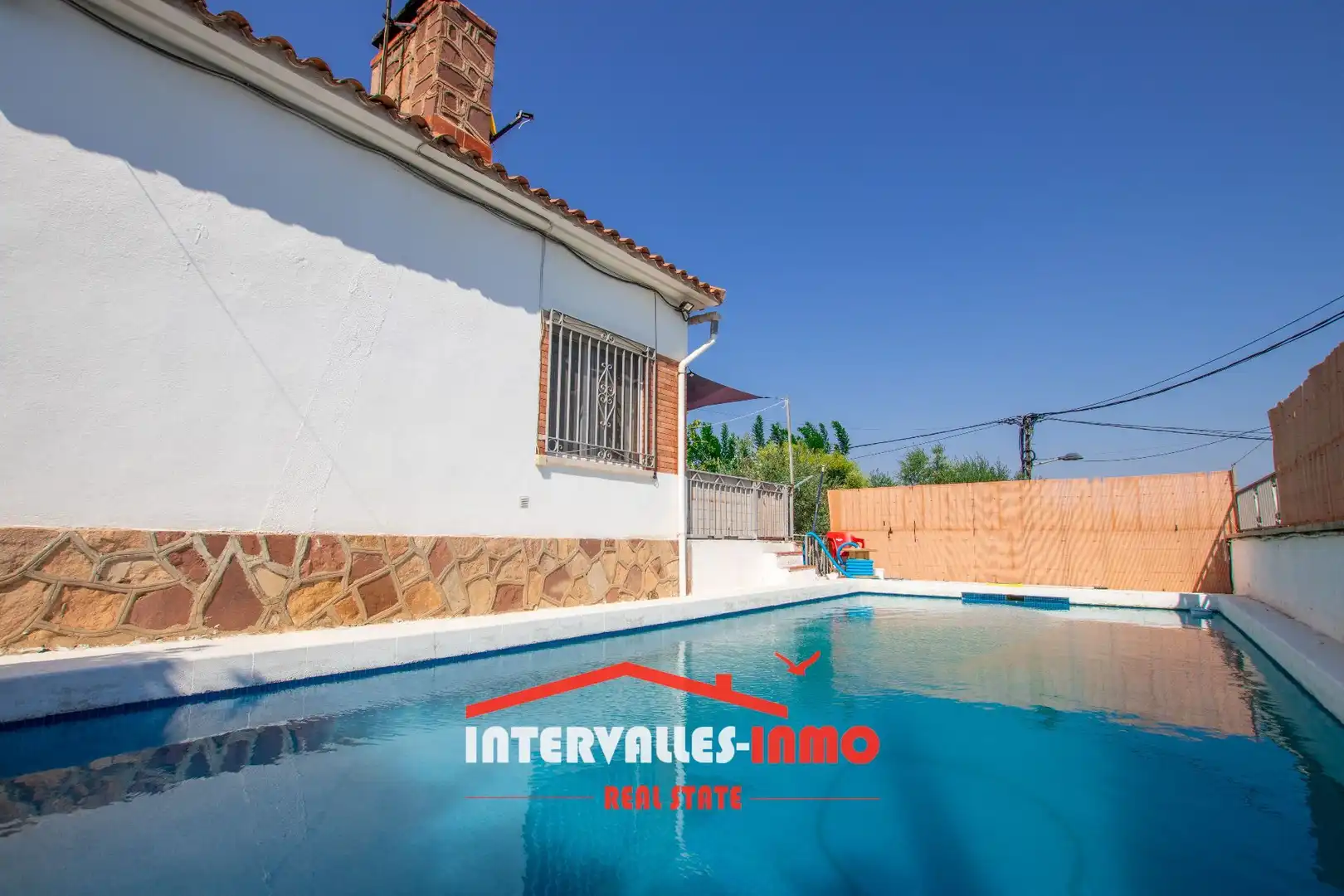 Piscina de Casa o xalet en venda en Caldes de Montbui amb Calefacció, Jardí privat i Terrassa