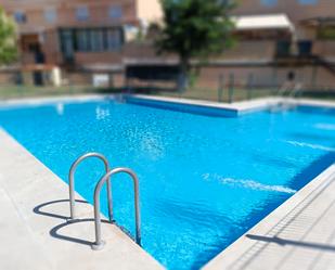Swimming pool of Single-family semi-detached for sale in Ciudad Real Capital  with Air Conditioner, Heating and Private garden